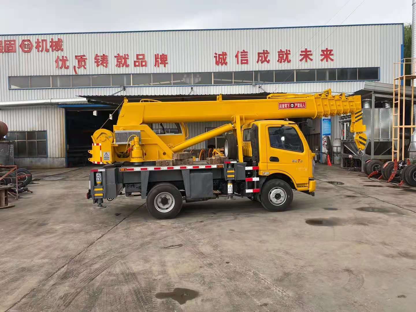 藍牌汽車吊市場